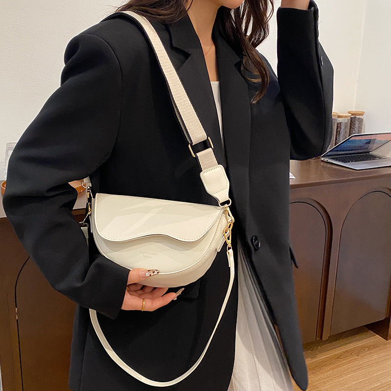 Underarm Bag Niche Fashion Trendy Crossbody Saddle Bag for Women