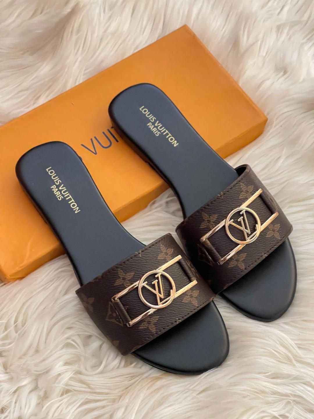 LOUIS VUITTON FLAT